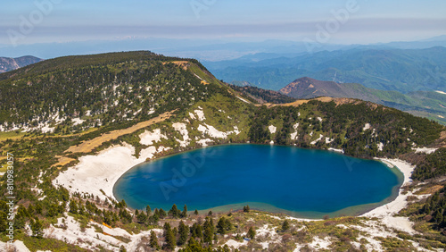 残雪の五色沼 一切経山 魔女の瞳 絶景