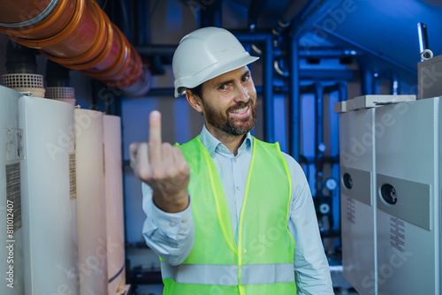 Foto Middle age man wearing protective uniform showing middle finger doing fuck you bad expression, provocation and rude attitude