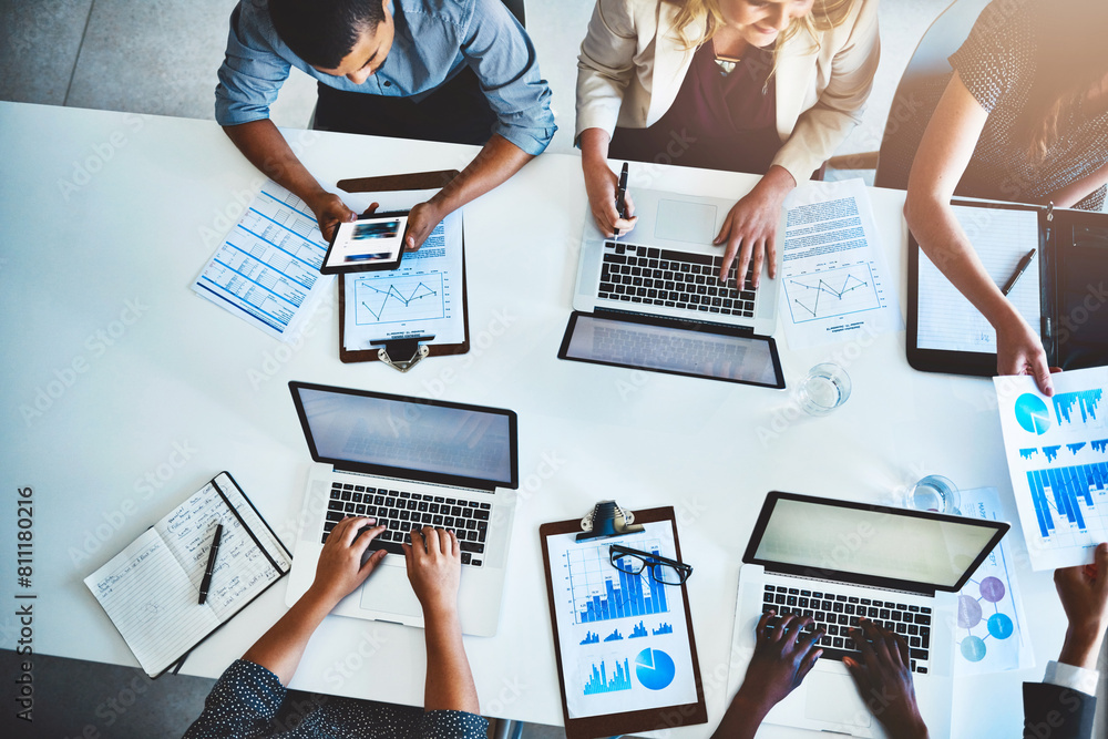 © peopleimages.com - Laptop, coworking and business people in workshop with charts, graphs and statistics for productivity growth. Data analysis, men and women with tech for development, planning and office from above © peopleimages.com - Laptop, coworking and business people in workshop with charts, graphs and statistics for productivity growth. Data analysis, men and women with tech for development, planning and office from above