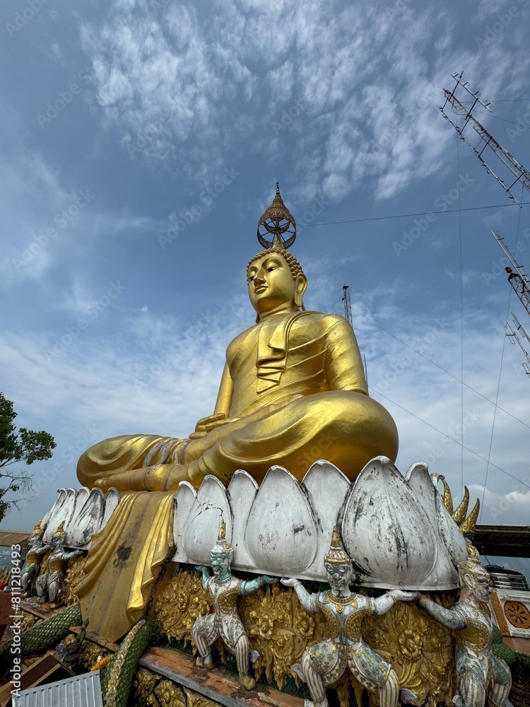 Obraz premium Big buddha statue at Wat Tham Suea, Krabi