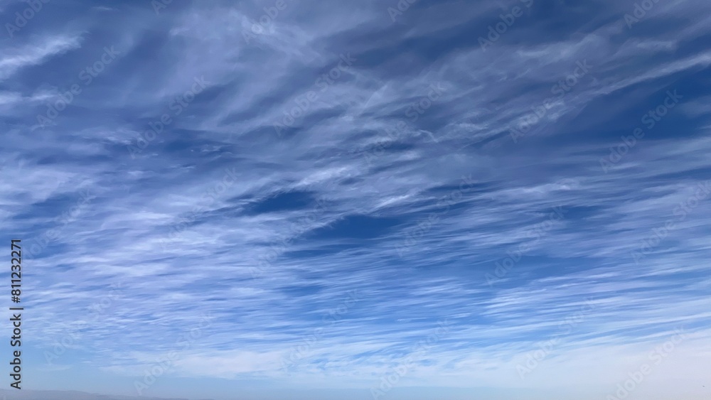 Fototapeta premium Liner blue sky landscape 