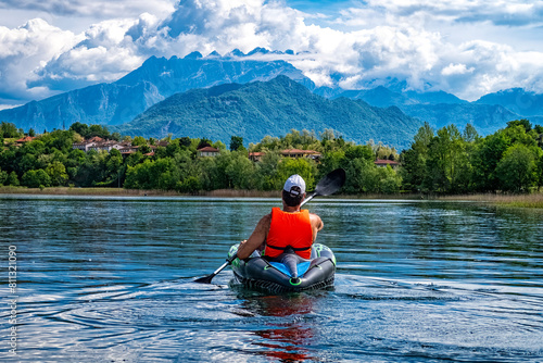 Canoeing scene on Lake Pusiano © Nikokvfrmoto