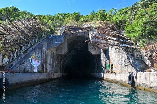 Cuadro en lienzo Old submarine shelter - Montenegro