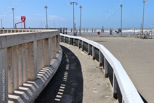 Obraz na płótnie Lido di Ostia - Sentiero di accesso alla spiaggia da Piazza dei Ravennati w salonie