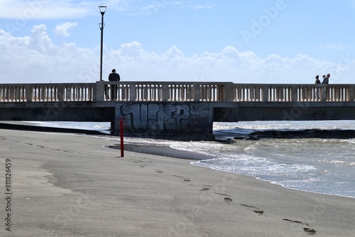 Obraz na płótnie Lido di Ostia - Scorcio del pontile dalla spiaggia w salonie