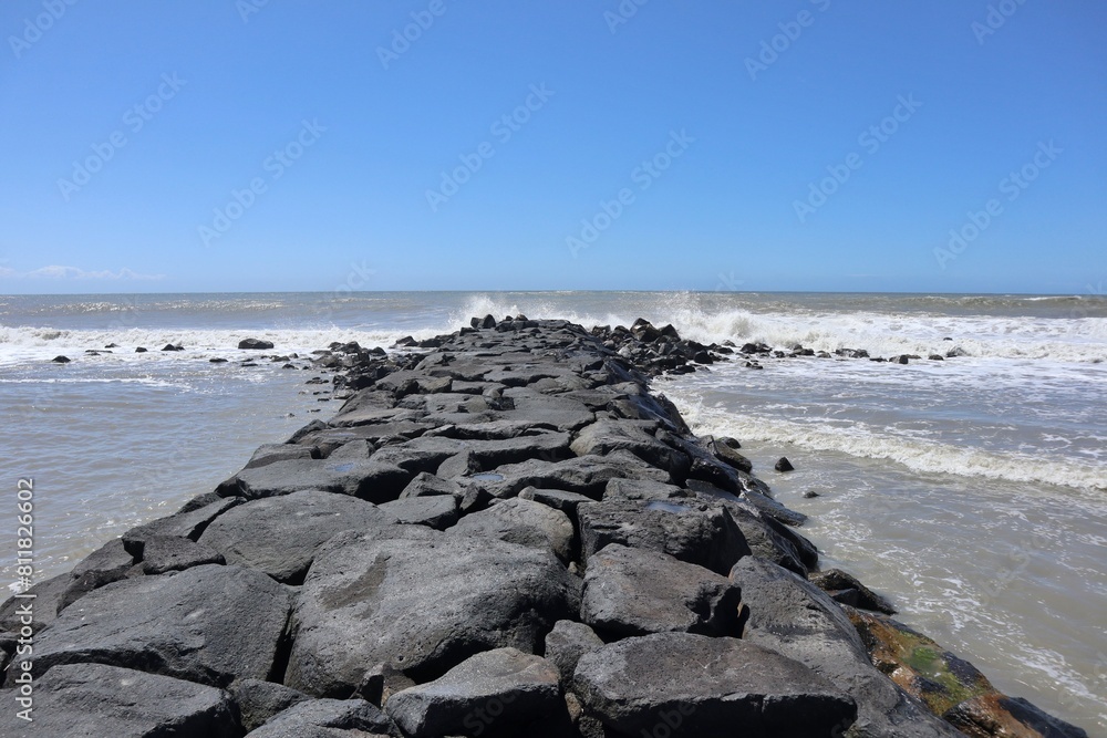 Lido di Ostia - Scogliera tra due spiagge