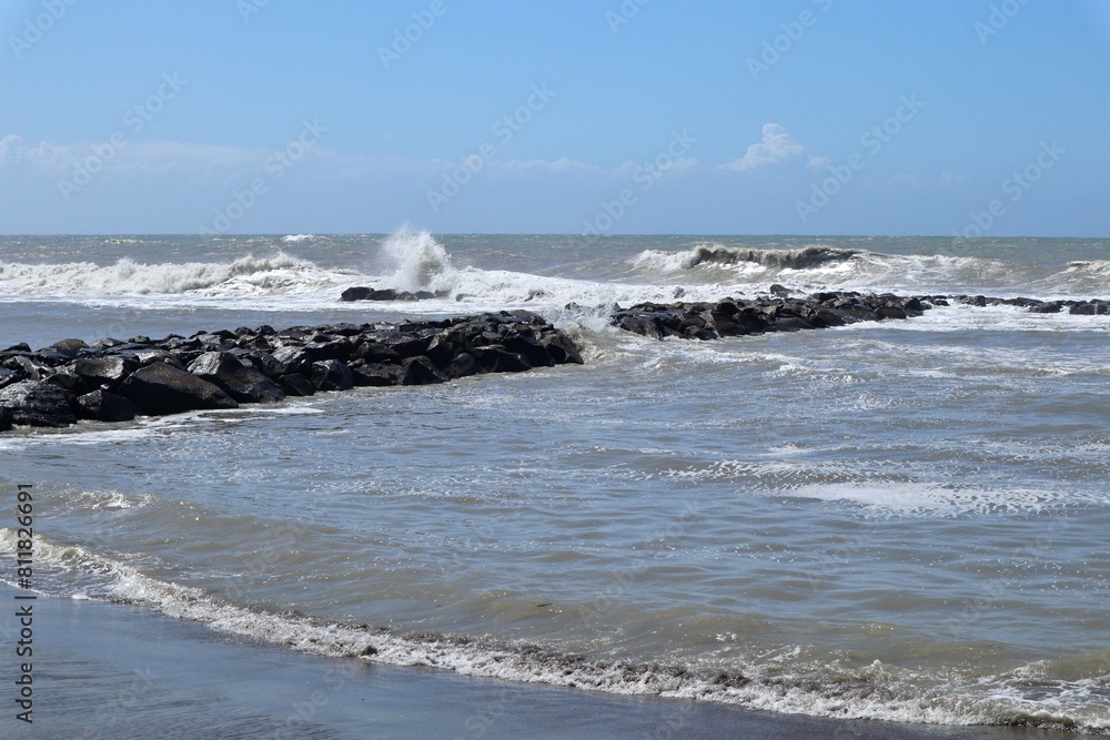 Lido di Ostia - Scogliera dalla riva del Lido La Conchiglia