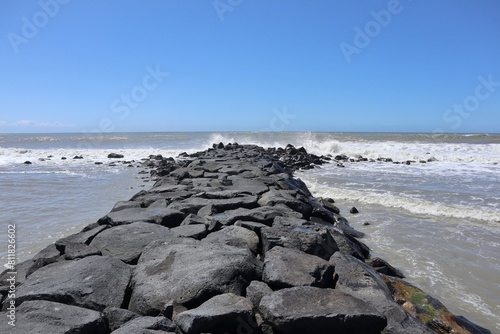 Obraz na płótnie Lido di Ostia - Scogliera tra due spiagge w salonie