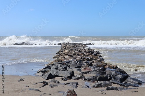 Obraz na płótnie Lido di Ostia - Scogliera della Spiaggia Gialla w salonie