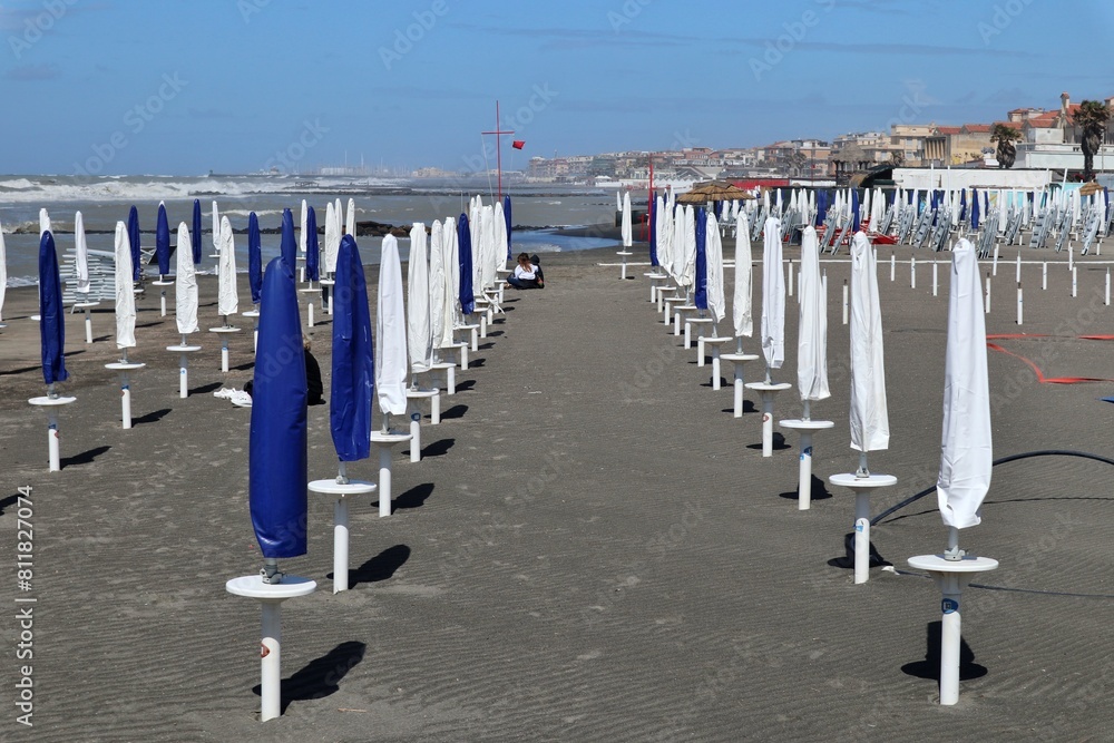 Lido di Ostia - Ombrelloni chiusi del Lido Elmi
