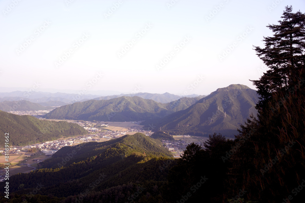 Obraz premium 兵庫県多可町・渓谷に漆黒の闇