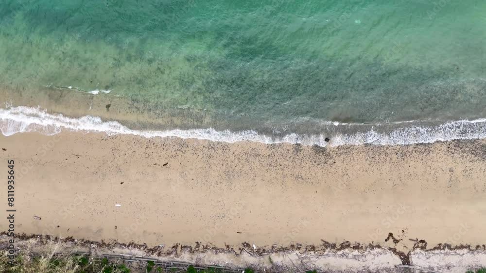 日本の風景 海に浮かぶ島の空撮 潮が引くと道が現れるモンサンミッシェルのような景色 日本の風景 海に浮かぶ島の空撮 潮が引くと道が現れるモンサンミッシェルのような景色