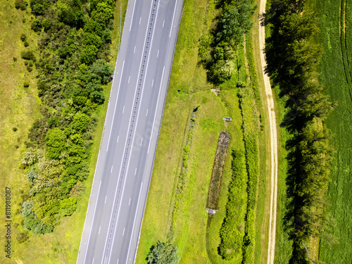 Autoroute vide vue du ciel
