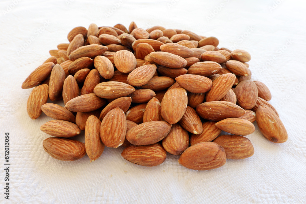 Obraz premium amêndoas, amêndoas com casca, frutos secos, 