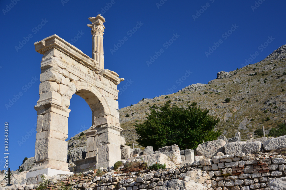 an ancient arch with a column on the top of it copy space 
