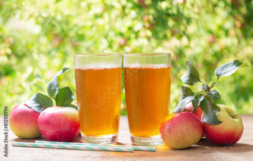 Glasses of apple juice and fresh fruits © Nitr