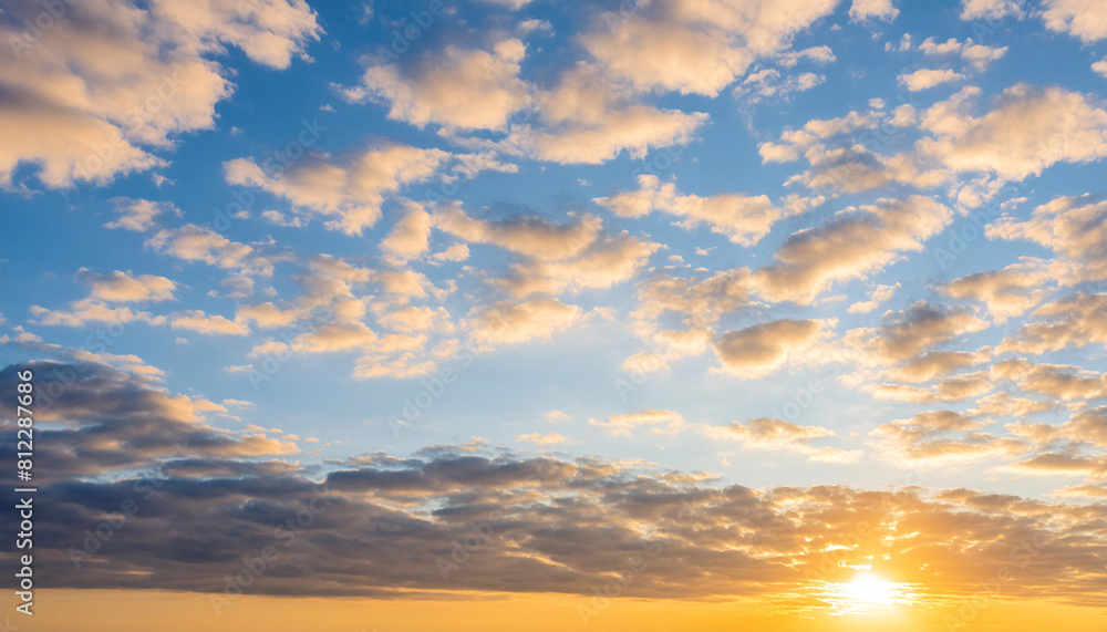 Fototapeta premium Cloudscape: Capturing the Beauty of Sky in Time-lapse Sunrise and Sunset