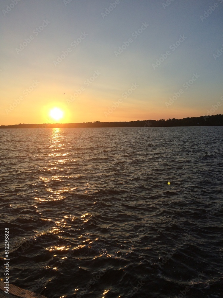 Naklejka premium sunset over lake