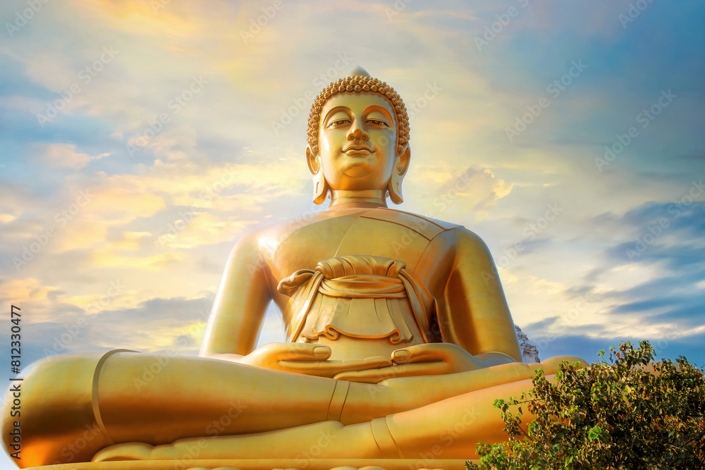 Fototapeta premium Big Seated Buddha Statue (Buddha Dhammakaya Dhepmongkol) at Wat Paknam Phasi Charoen (temple) in Bangkok, Thailand