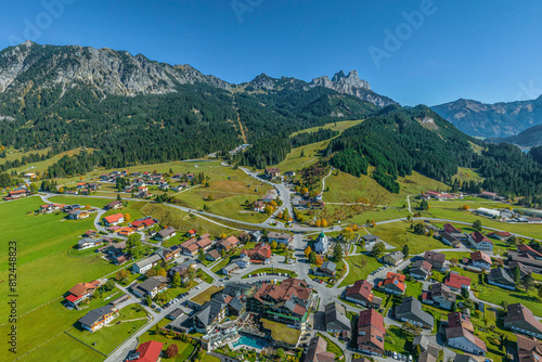 Ausblick auf Grän im Tannheimer Tal in Tirol an einem wolkenlosen Oktobertag photo