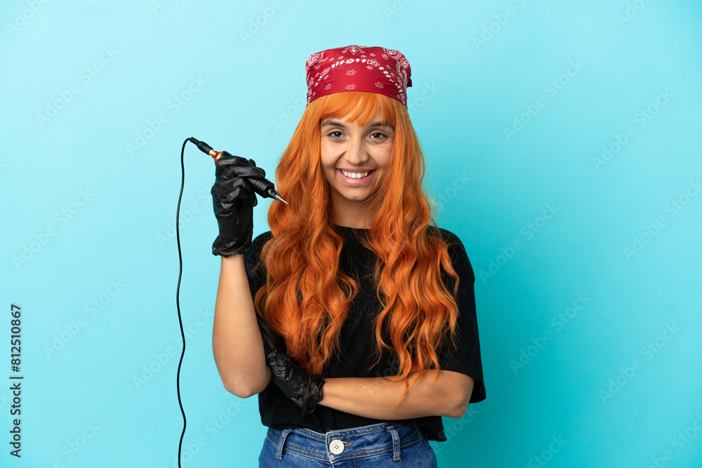 Φωτογραφία Tattoo artist mixed race woman isolated on blue background with arms crossed and