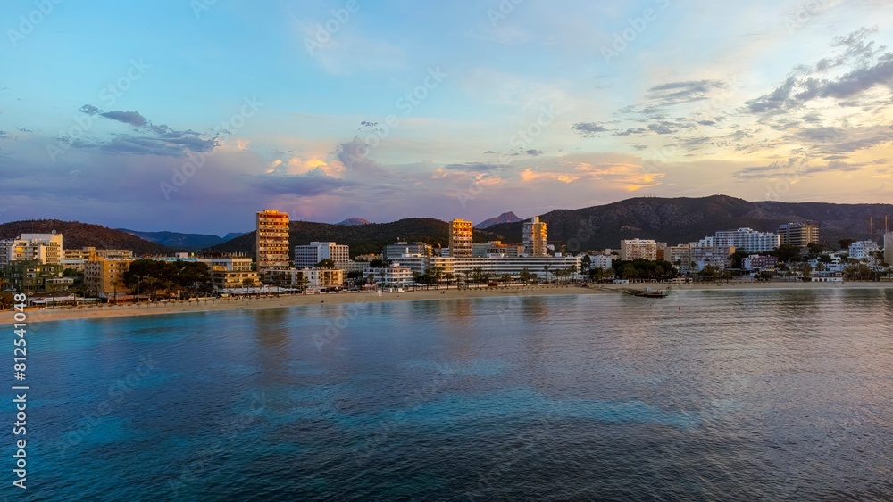 Obraz premium Sunrise over the Magaluf, Mallorca, Spain. 