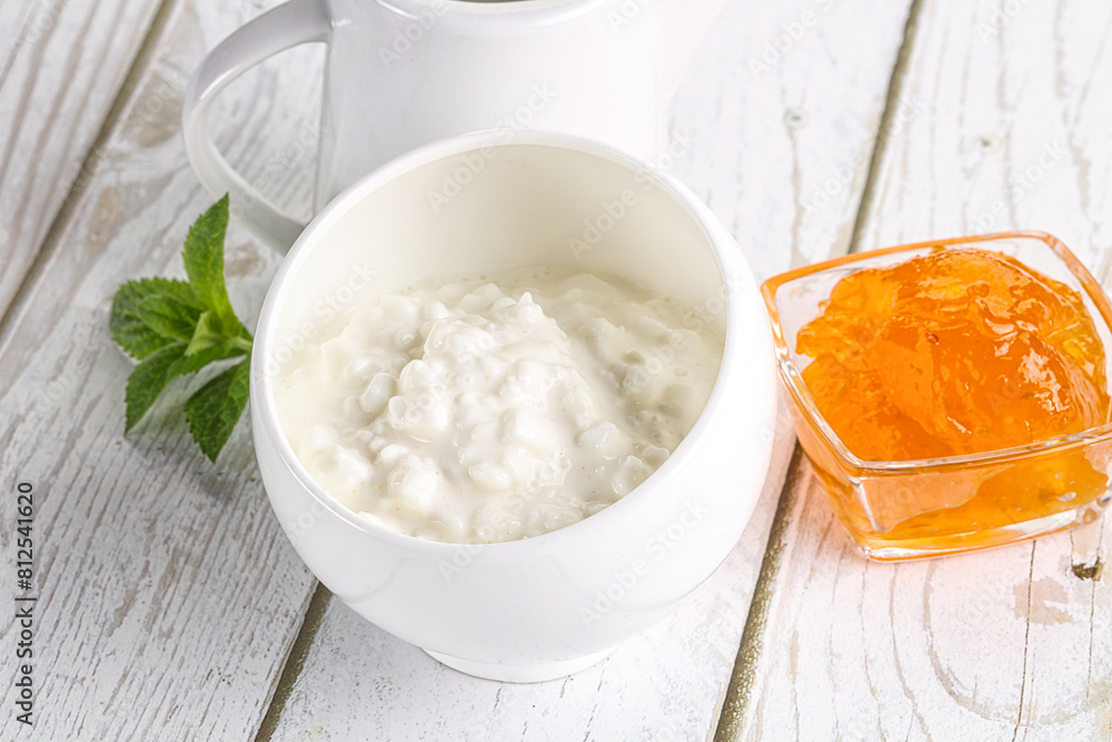 Grain curd with cream and jam Grain curd with cream and jam