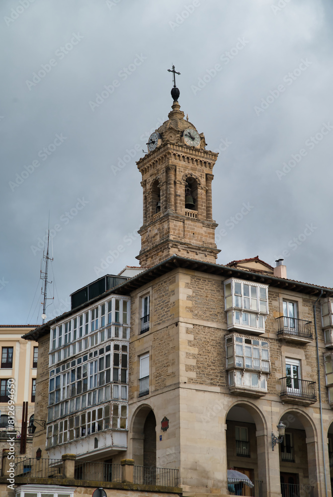Obraz premium Camp of the Church of San Miguel Arcángel Gothic-Renaissance temple of the XIV century. Photo taken in some streets of the Old Town of Vitoria-Gasteiz, Spain. A quadrangular tower with its bells.