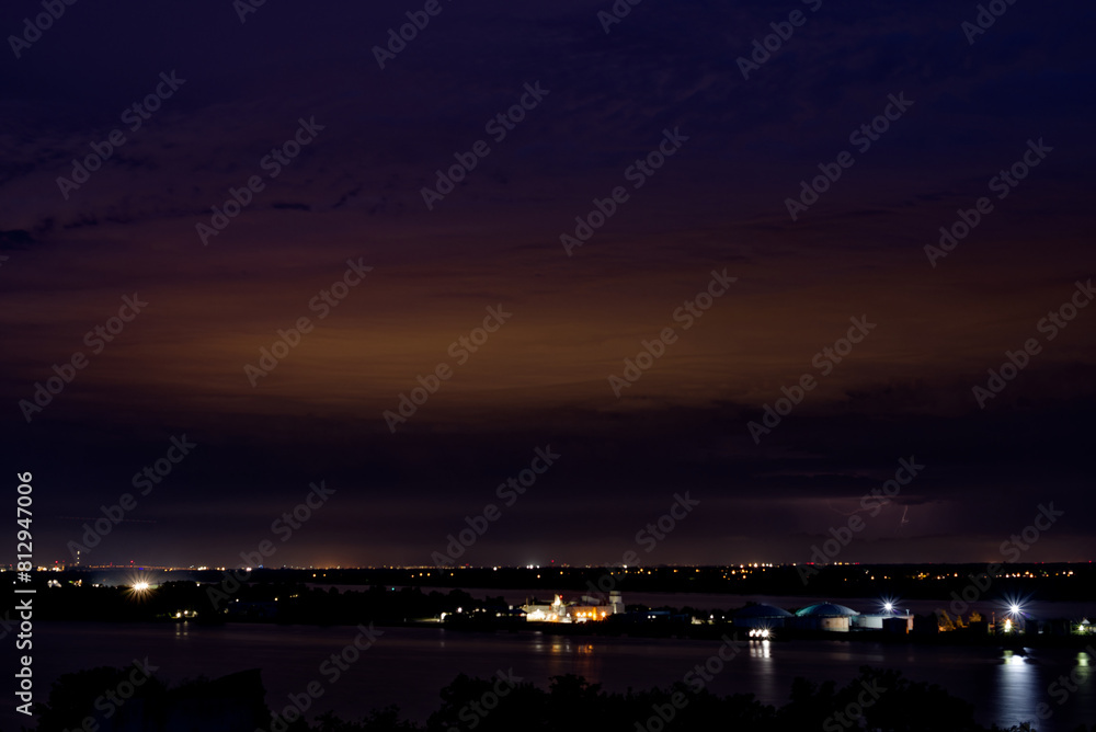 ciel d'orage aux crépuscule avec éclairs ciel d'orage aux crépuscule avec éclairs