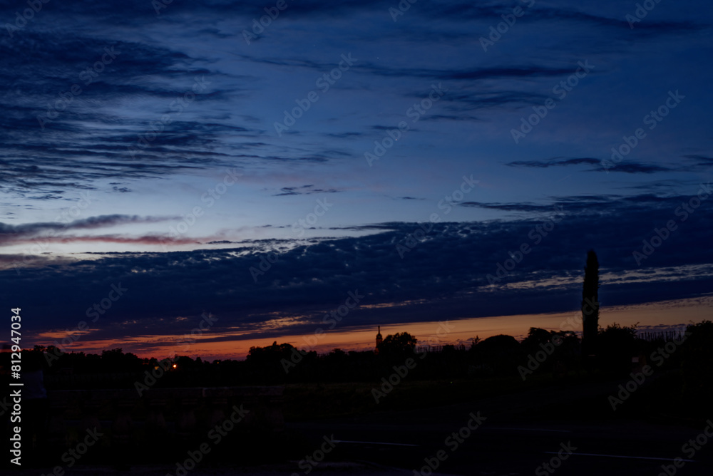 Fototapeta premium ciel d'orage aux crépuscule avec éclairs