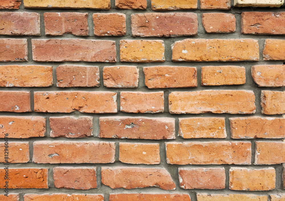 Obraz premium Ceglana , murowana pomarańczowa ściana budynku loftowego, industrialna architektura