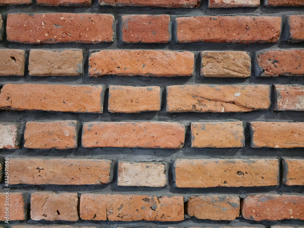 Fototapeta premium Ceglana , murowana pomarańczowa ściana budynku loftowego, industrialna architektura