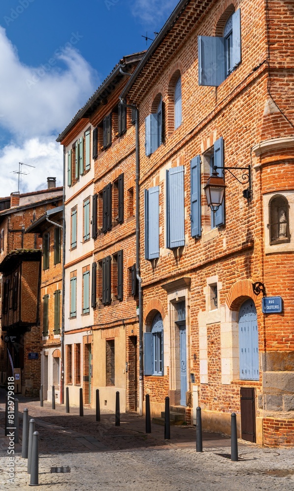 Fototapeta premium picturesque city street in the historic city center of Albi with the typical red brick buildings