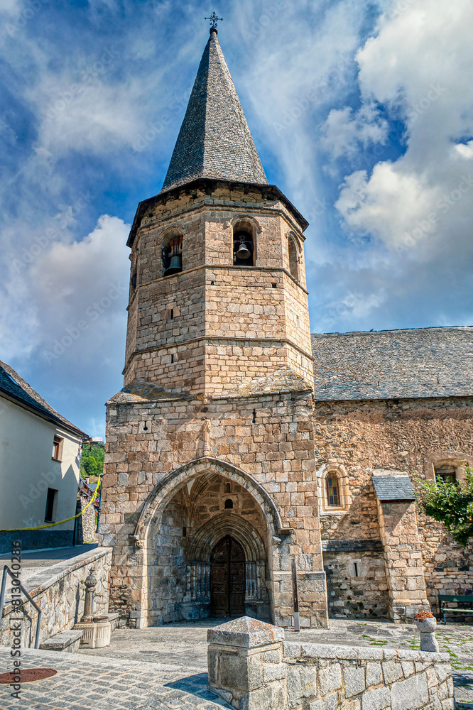 Gausach is a town in the municipality of Viella y Medio Arán, third of Castiero, located in the Valle de Aran region.