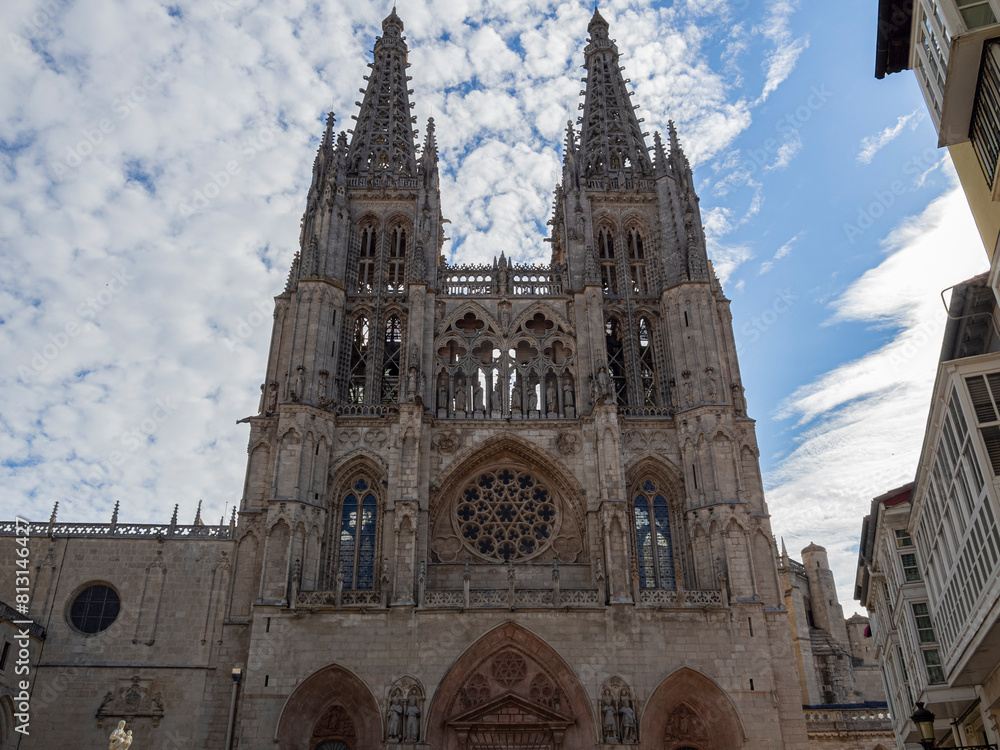 Fototapeta premium Vista de la Catedral de Burgos, estilo gótico, Patrimonio de la Humanidad, viajando por España en verano de 2021.