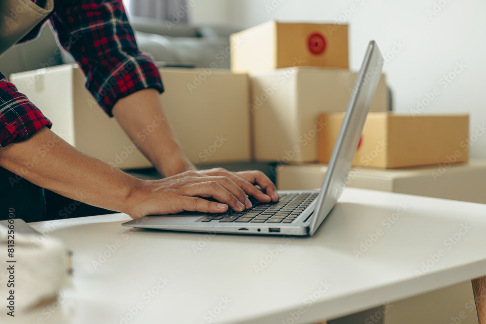 Entrepreneurs, small and medium sized businesses working in home offices using computers, shipping boxes, packaging, online marketing. SME Telemarketing Concepts, Close-Up Pictures Entrepreneurs, small and medium sized businesses working in home offices using computers, shipping boxes, packaging, online marketing. SME Telemarketing Concepts, Close-Up Pictures