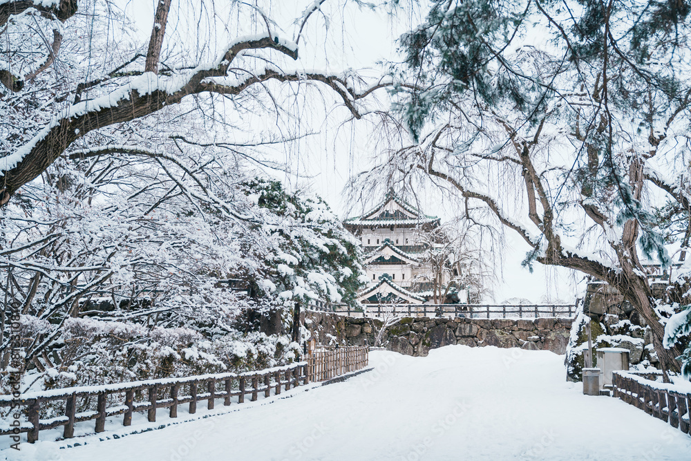 Φωτογραφία White Hirosaki Castle or Takaoka Castle with snow in winter, hirayama style Japanese castle located in Hirosaki city, Aomori Prefecture, Tohoku, Japan