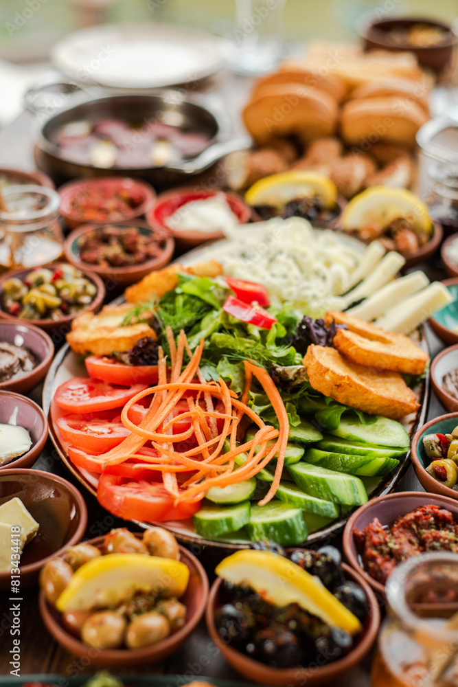 Fototapeta premium grilled chicken with vegetables on a plate