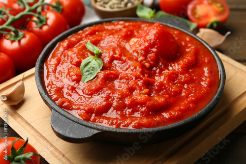 Homemade tomato sauce and basil in bowl on table, closeup © New Africa