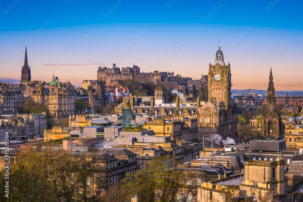 Fototapeta premium Beautiful view of the city of Edinburgh, Scotland
