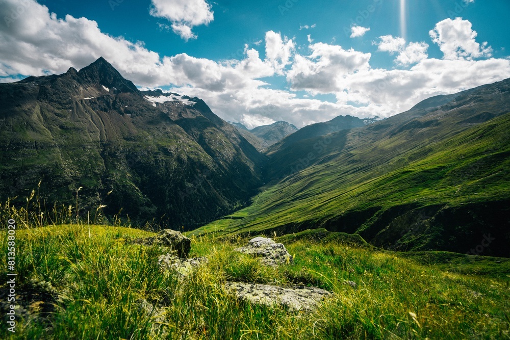 Fototapeta premium Beautiful mountainous landscape on a cloudy day