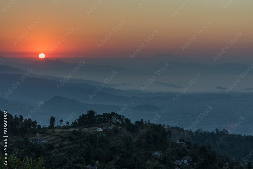 Obraz premium Beautiful calm sunrise over the Sarangkot