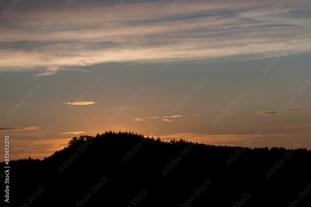 Obraz premium Beautiful view of trees against sunset sky