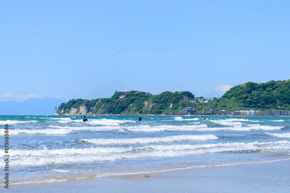 青い海と青い空、鎌倉材木座海岸