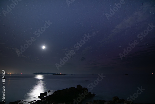 Paysage de mer la nuit en Bretagne - France