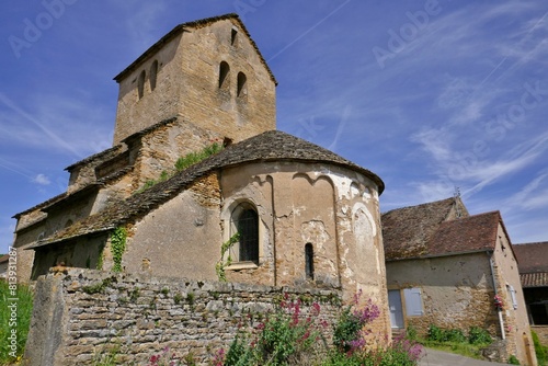   glise clunisienne en Bourgogne.