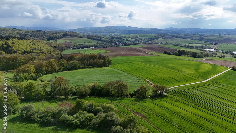 Obraz premium Schöne Aussicht auf ein feld.