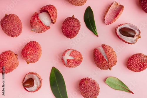 Tasty litchi fruit and leaves on pink background © Pixel-Shot