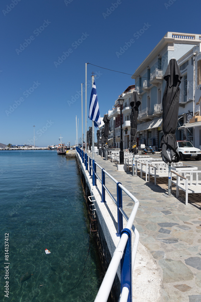 Obraz premium pier and store fronts on the water 