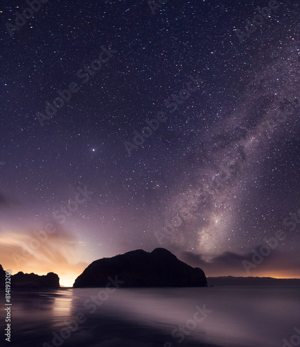 Wallpaper Mural piha lion rock with milky way stars and a high tide  Torontodigital.ca